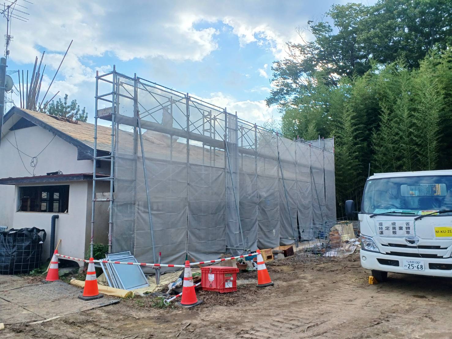 特定復興再生拠点区域被災建物等解体撤去・除染工事【解体・仮設工事】