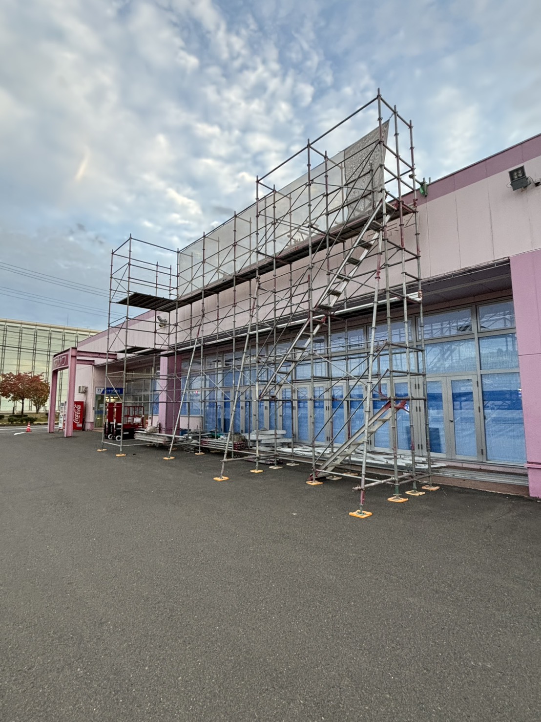 白石東店某スーパーマーケット看板撤去工事【仮設工事】