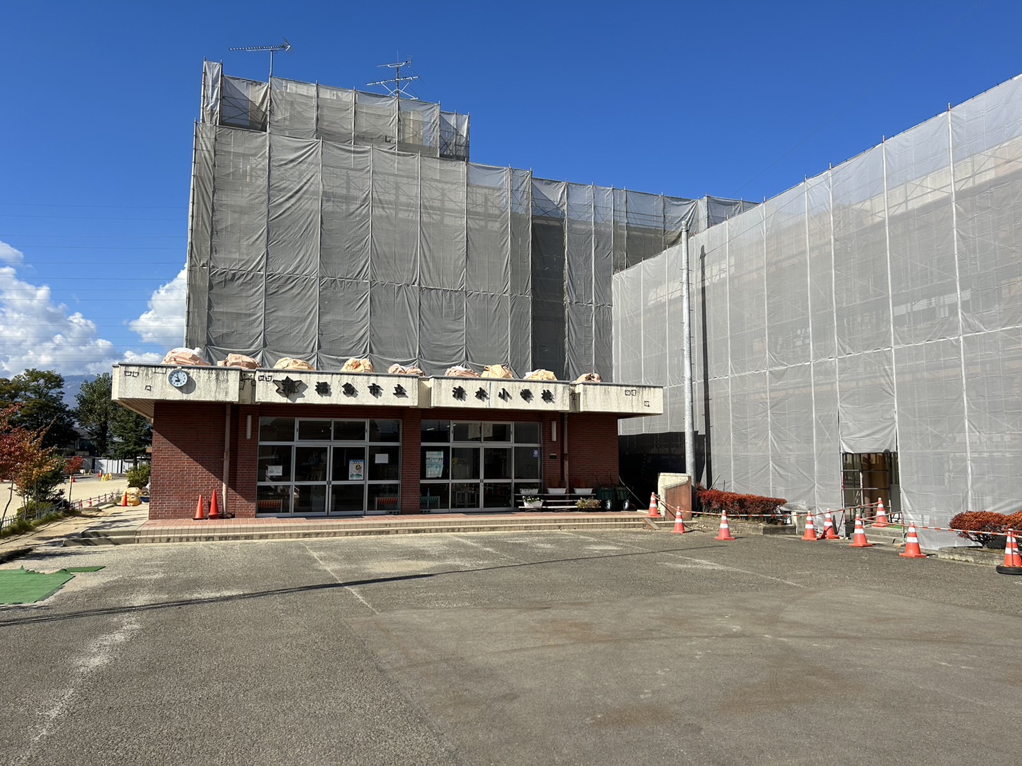 福島市内小学校 校舎外壁他改修工事【仮設工事】