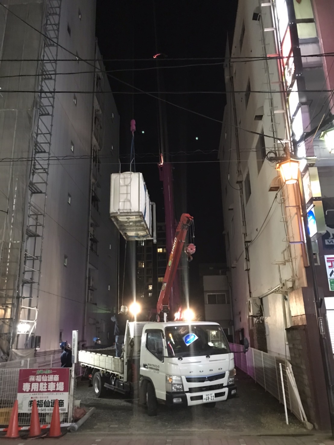 ○○○ビル 屋上タンク交換工事【クレーン作業】