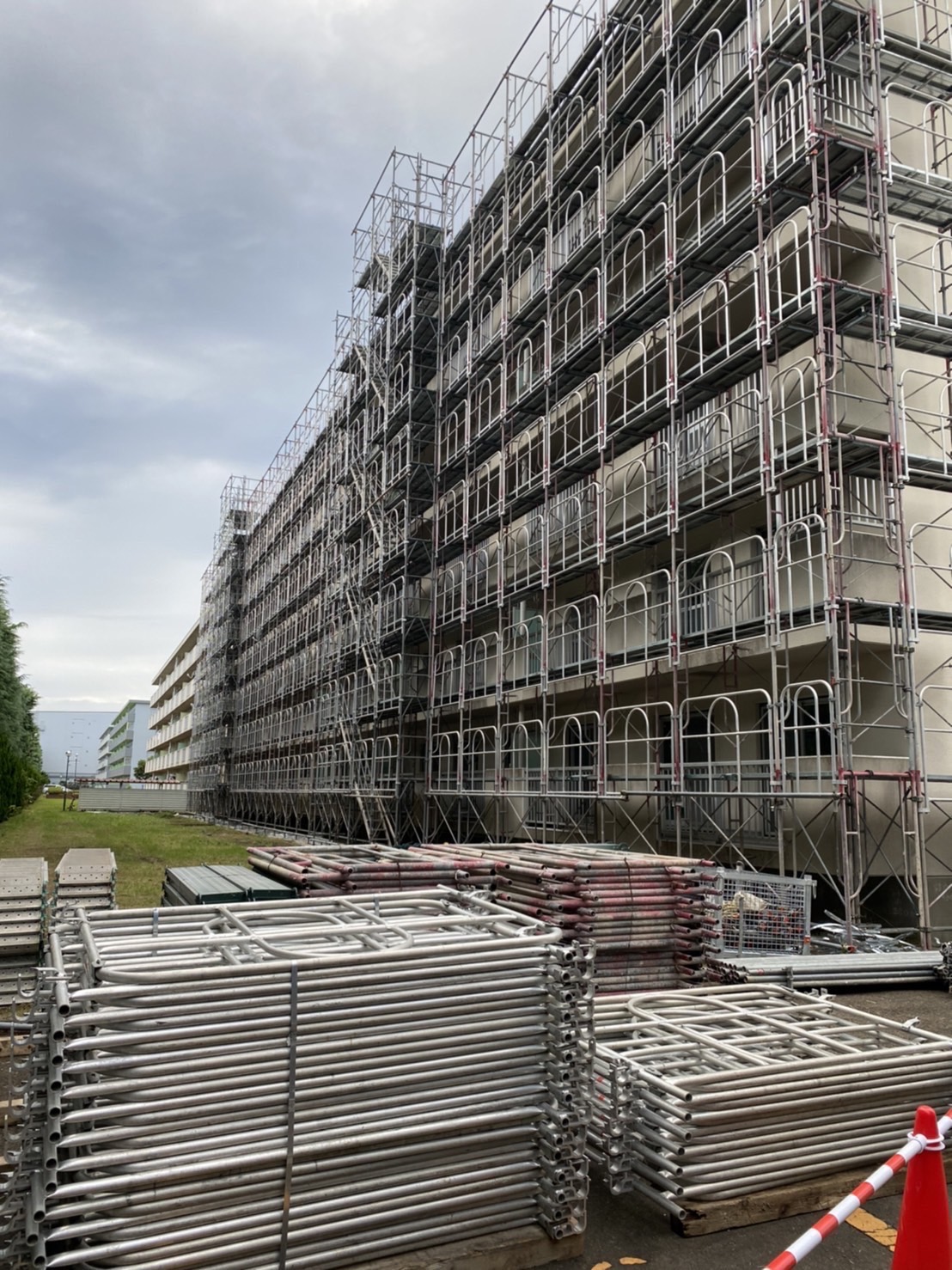 某社員寮外壁改修工事【仮設工事】